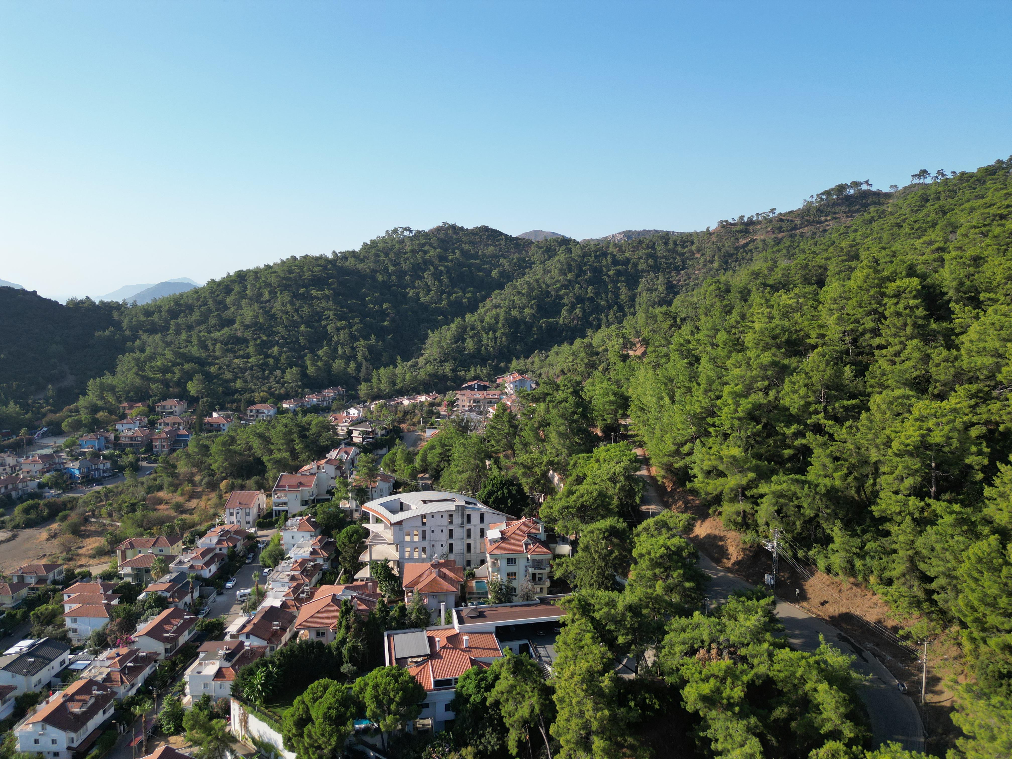 MABELDEN MARMARİS ARMUTALANDA SATILIK KOMPLE BİNA